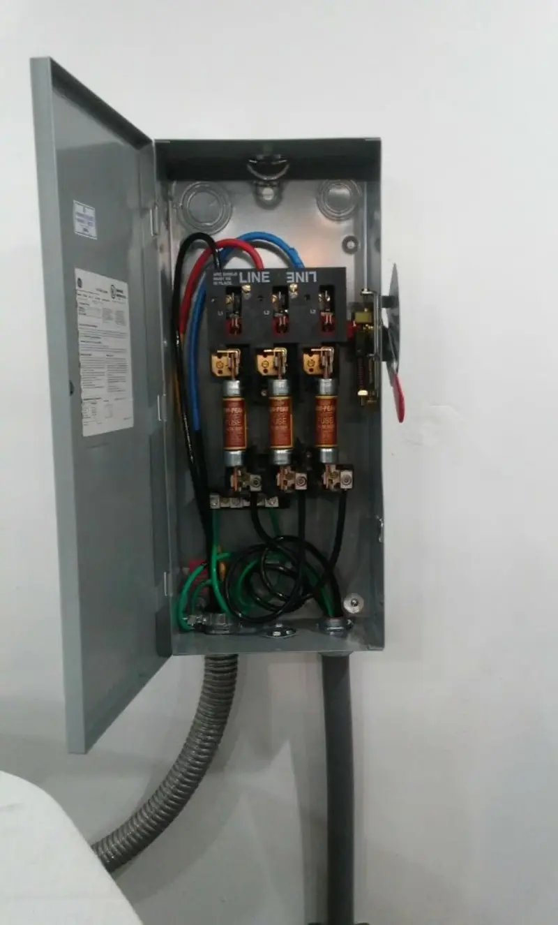 Three-phase disconnect switch installed for Electrical Wiring & Rewiring in Mexico